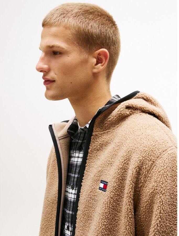 TOMMY JEANS Pluchen jack TJM REG BADGE TEDDY ZIP TRU EXT Vrijetijdsjas overgangsjas teddyjas met logopatch - Foto 2