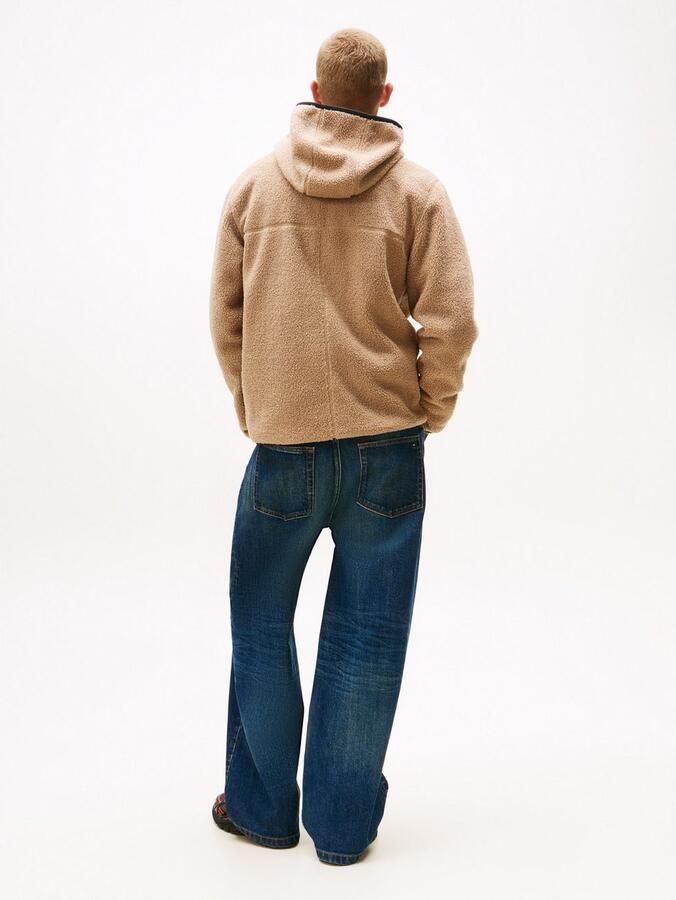 TOMMY JEANS Pluchen jack TJM REG BADGE TEDDY ZIP TRU EXT Vrijetijdsjas overgangsjas teddyjas met logopatch - Foto 4