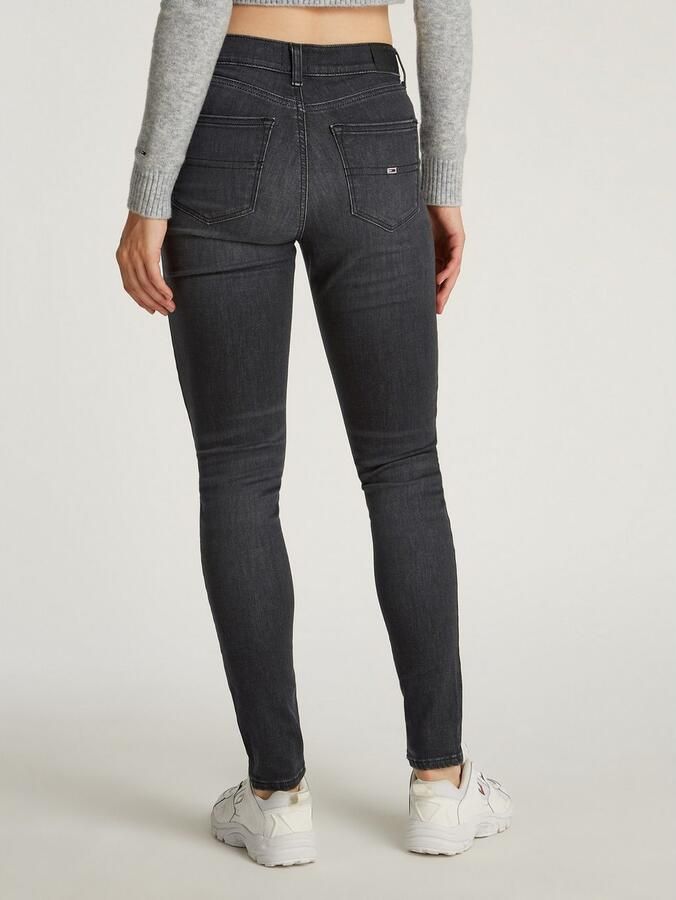 TOMMY JEANS Skinny fit jeans Nora Mid Rise Skinny Fit met wasbeurt met logo-badge - Foto 3
