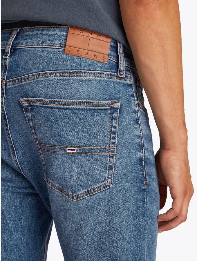 TOMMY JEANS Slim fit jeans AUSTIN SLIM TAPERED naar de enkel toe smaller wordende jeans met gemiddelde taillehoogte