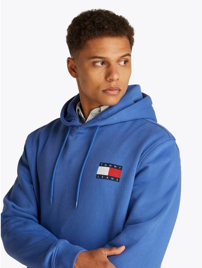 TOMMY JEANS Sweatshirt TJM REG ESSENTIAL FLAG HOOD EXT met bedrukte merklogo op borsthoogte - Foto 2