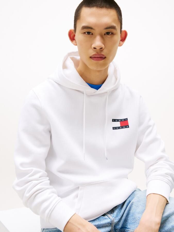 TOMMY JEANS Sweatshirt TJM REG ESSENTIAL FLAG HOOD EXT met bedrukte merklogo op borsthoogte