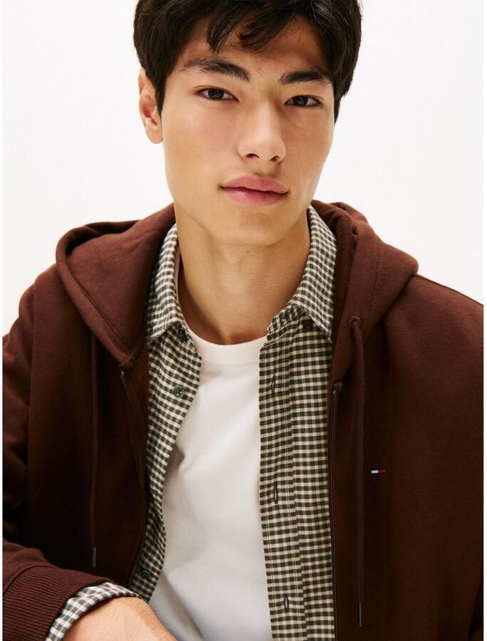 TOMMY JEANS Sweatshirt TJM REG S FLAG ZIP FLEECE THRU met geborduurd merklogo op borsthoogte