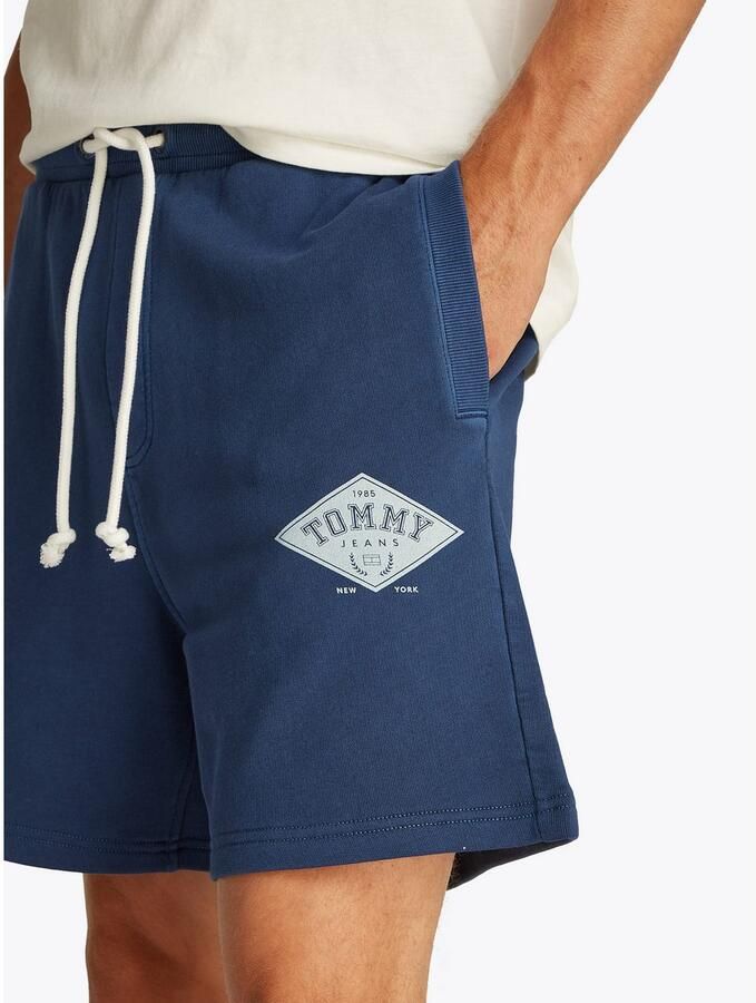 TOMMY JEANS Sweatshort TJM REG VARSITY GRAPHICS SHORT - Foto 3