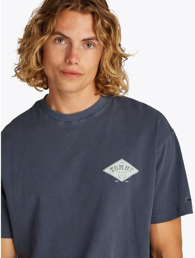 TOMMY JEANS T-shirt TJM RLX VARSITY GRAPHICS TEE EXT - Foto 3