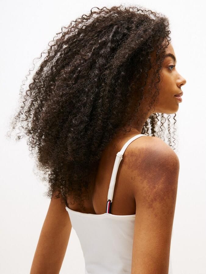 Tommy Jeans Curve Top met spaghettibandjes TJW ESSENTIAL STRAP TOP EXT in grote maten spaghettibandjes - Foto 5