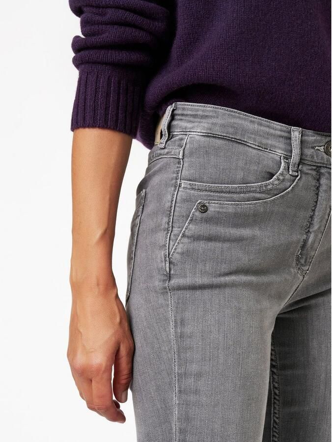 TONI Slim fit jeans BE Loved in de four-pocket stijl