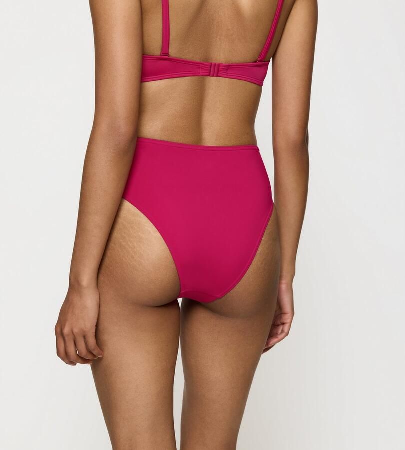 Triumph Bikinibroekje Summer Twist Highwaist brief Rimpeling aan de voorkant van de taille