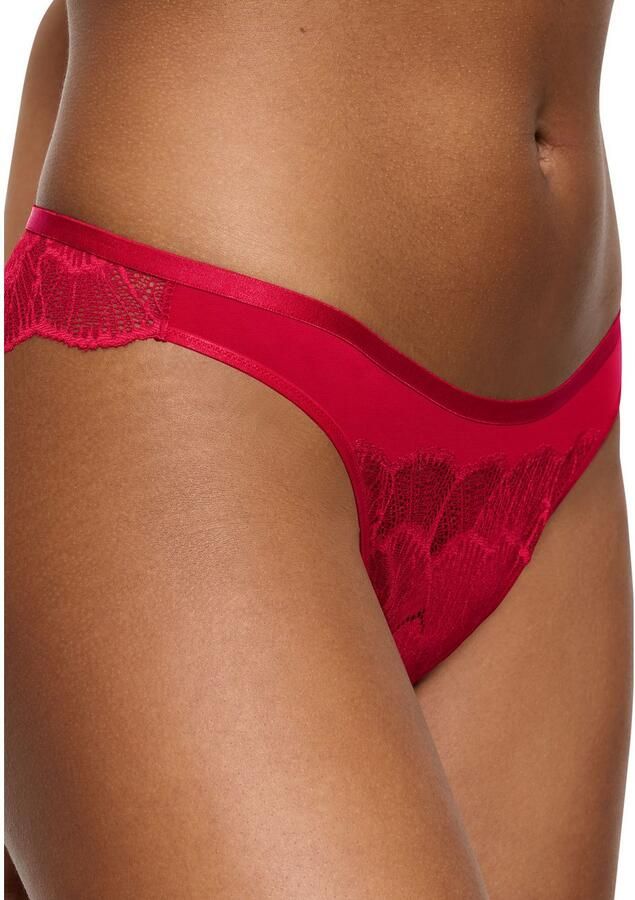 Triumph Brazilian slip Palina Moonlight Kiss van kant v-detail elastisch figuuraccentuerend zacht