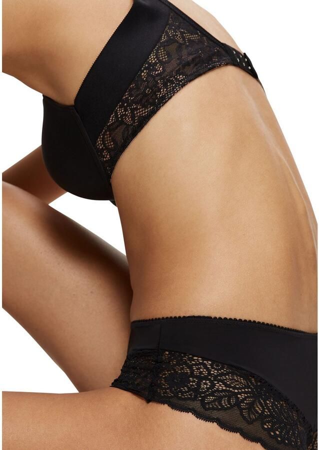 Triumph Hipster Amourette Spotlight X bloemkanten details gegolfde afwerking