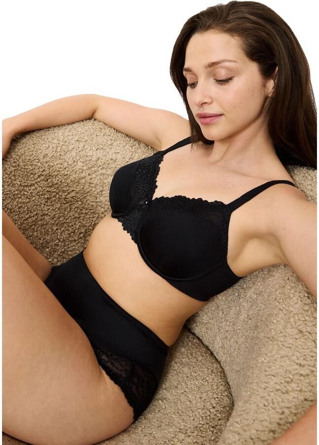 Triumph Minimizer-bh Ladyform soft maakt de borst optisch kleiner met een cupmaat - Foto 5