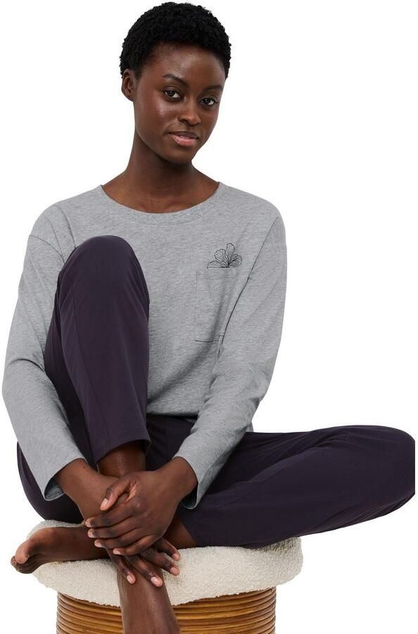 Triumph Pyjama Bloemborduurwerk borstzak ronde hals lange mouw