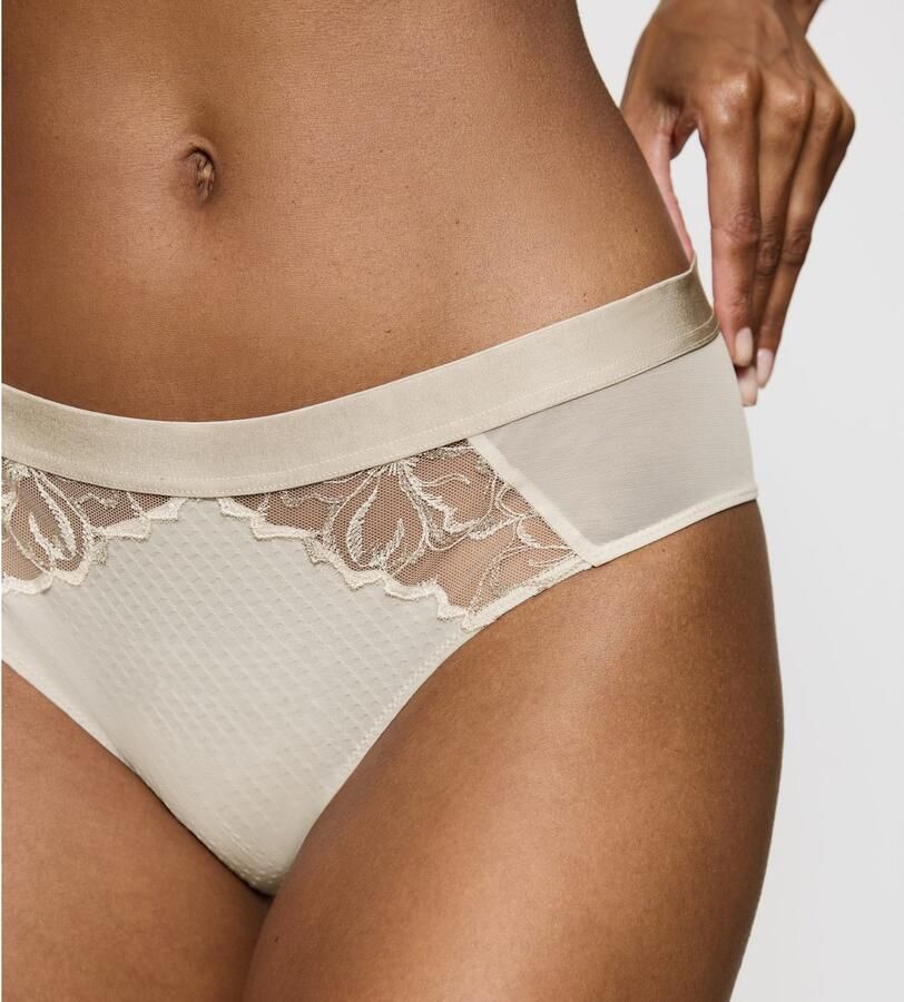 Triumph Tai slip Wild Azalea Florale Kant elastisch satijnen afwerking