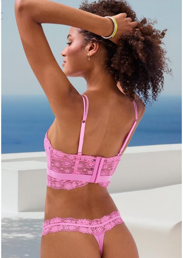 Vivance String Anisa met bloeiende kant rondom de band