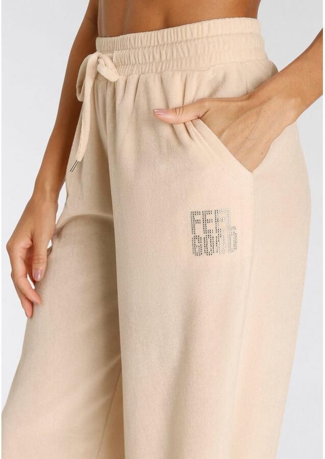 Vivance Nickybroek -Loungebroek met glanzend siersteentjes opschrift