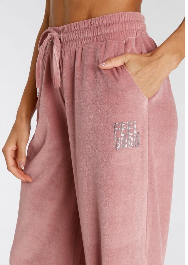 Vivance Nickybroek -Loungebroek met glanzend siersteentjes opschrift