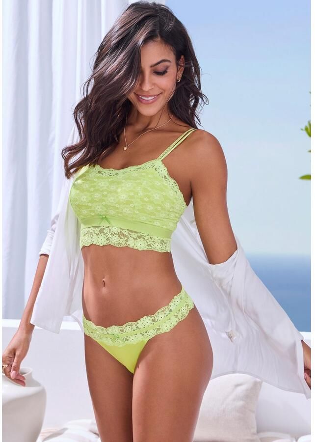 Vivance String Anisa met bloeiende kant rondom de band