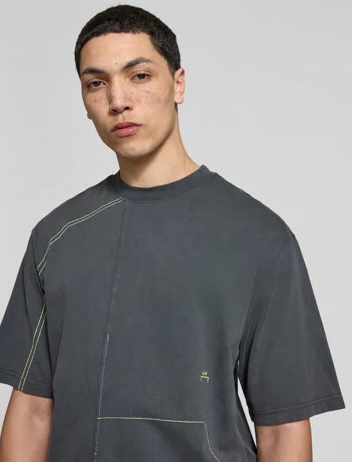 A-COLD-WALL T-shirt in asymmetrisch design