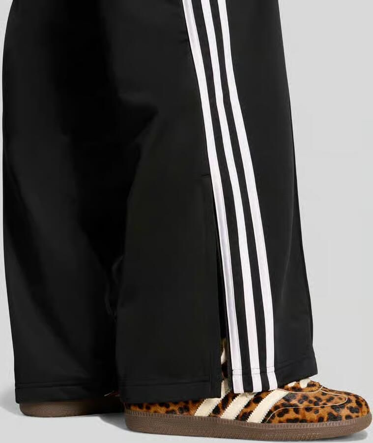 Adidas Originals Loose fit sweatbroek met contraststrepen