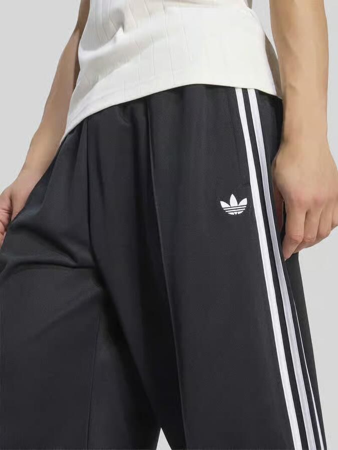 Adidas Originals Loose fit sweatshirt van katoenmix met gestikt logo