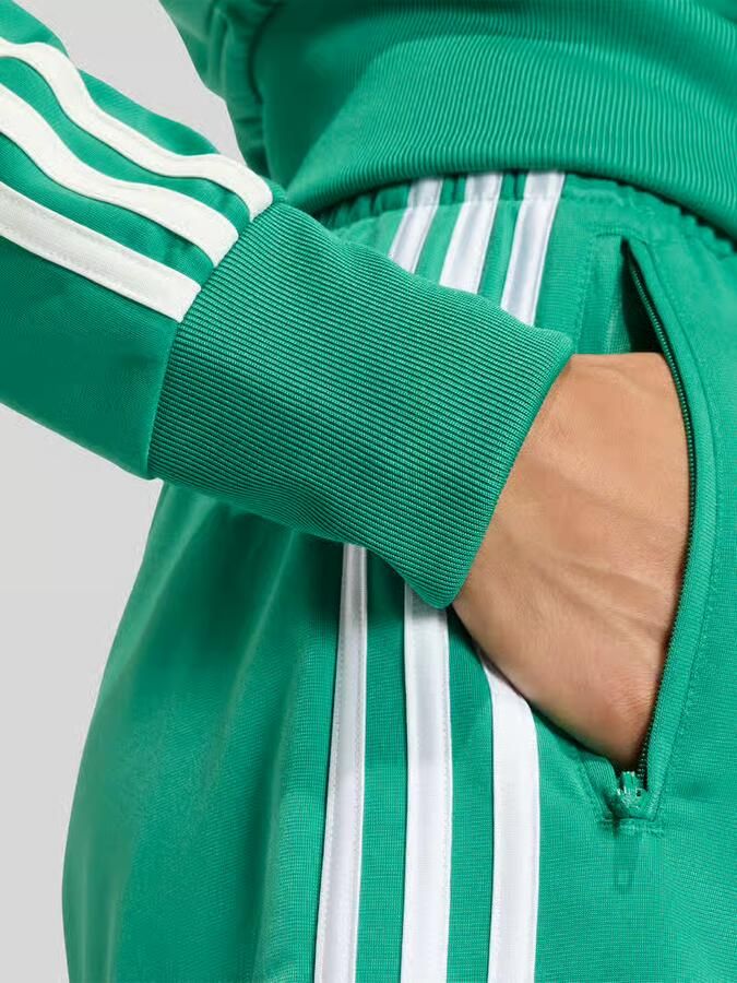 Adidas Originals regular fit shorts met logo-detail