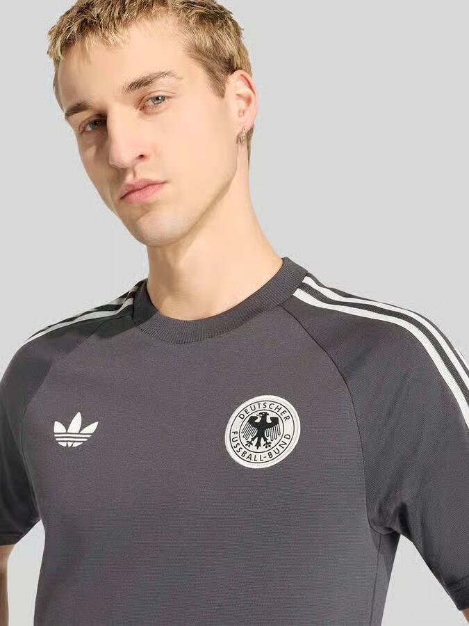 Adidas Originals regular fit T-shirt van katoenmix met DFB-applicatie