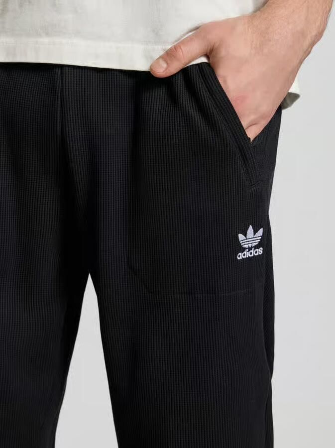 Adidas Originals Straight fit sweatpants met elastische band model 'Essentials'