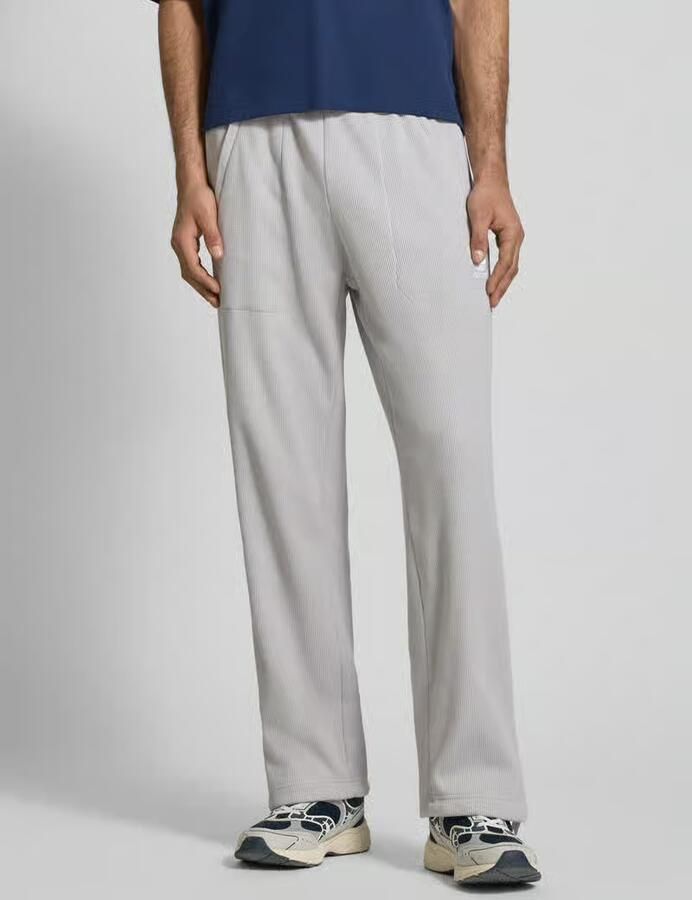 Adidas Originals Straight fit Sweatpants met Structuurpatroon Model 'Essentials' - Foto 3
