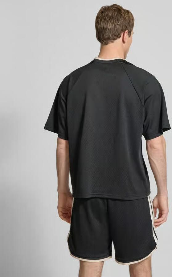 Adidas Sportswear T-shirt met V-hals en logo-print