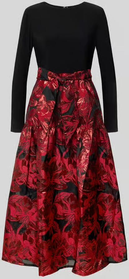Adrianna Papell Avondjurk met 2-in-1-look.