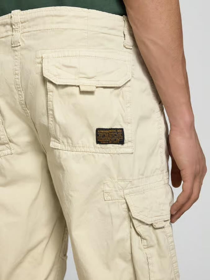 Alpha industries Bermuda's met klepzakken en logostitching