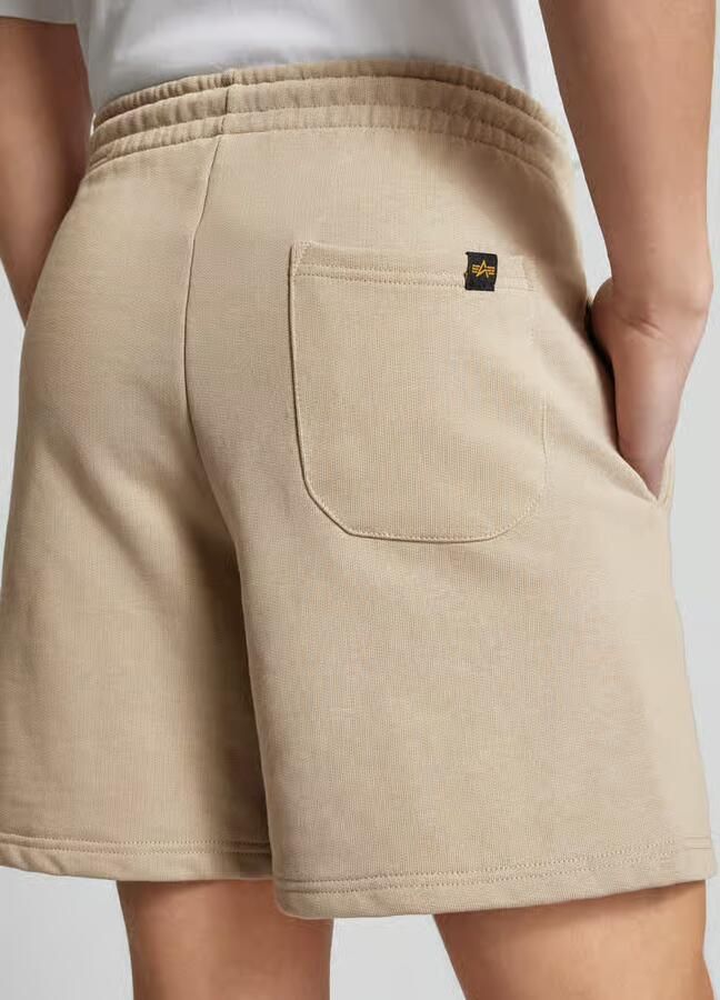 Alpha industries Regular fit sweatshorts met labelpatch model 'ALPHA ESSENTIALS'