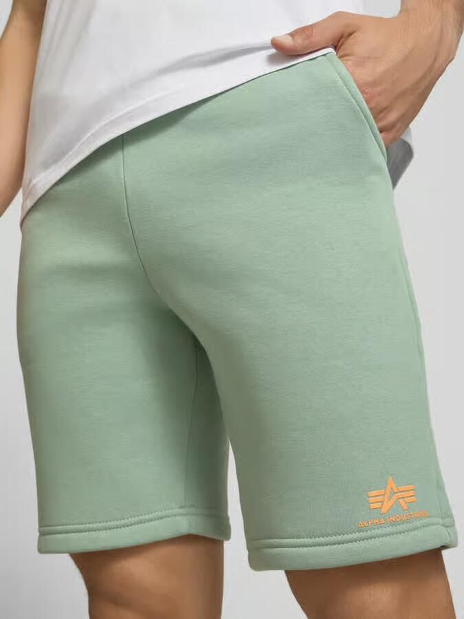 Alpha industries Short met steekzakken en logoprint