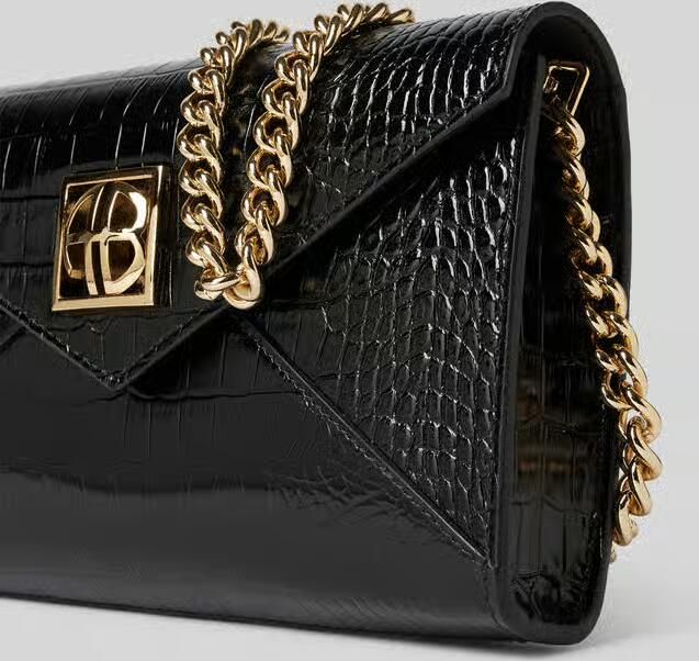 Anine Bing Clutch in envelopmodel met labelapplicatie