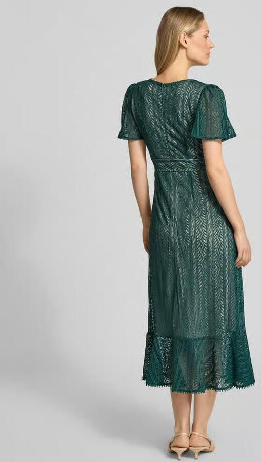 Apricot Midi-jurk met broderie anglaise en V-hals