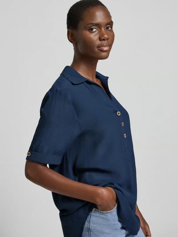 Apricot relaxed fit blouse van viscosemix met platte kraag