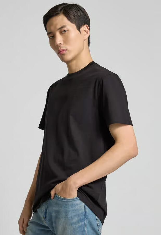 Armani Exchange Zwarte T-shirt met korte mouwen Eenvoudig ontwerp Black Heren