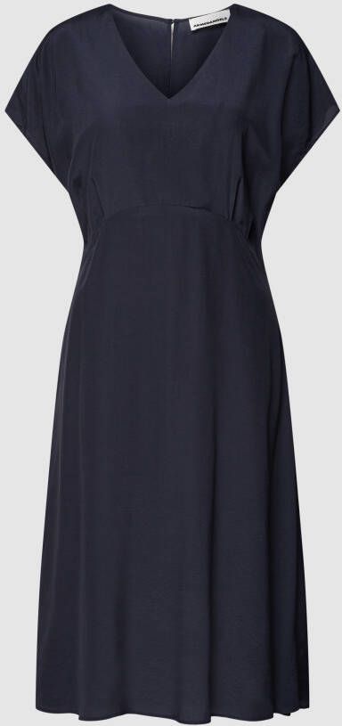 ARMEDANGELS Midi-jurk van lyocell met V-hals model 'AALBINE'