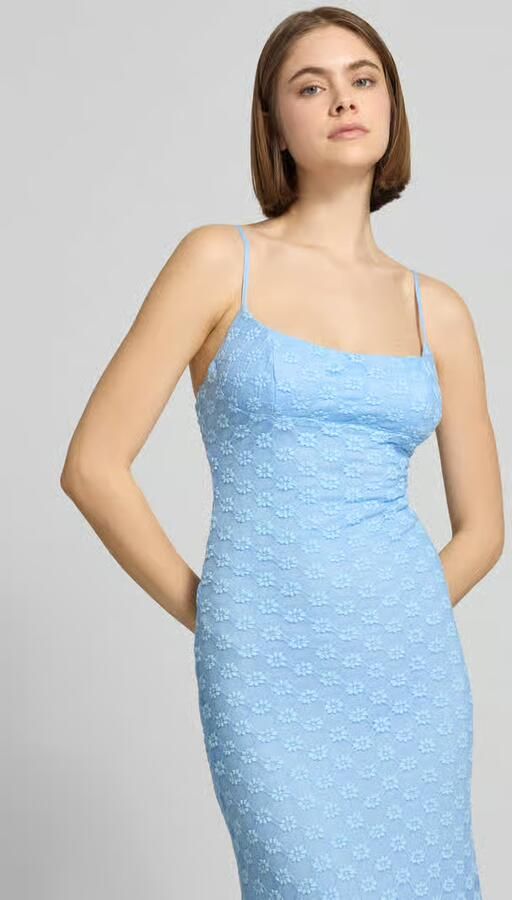 Bardot slim fit midi-jurk met all-over kant met bloemenmotief