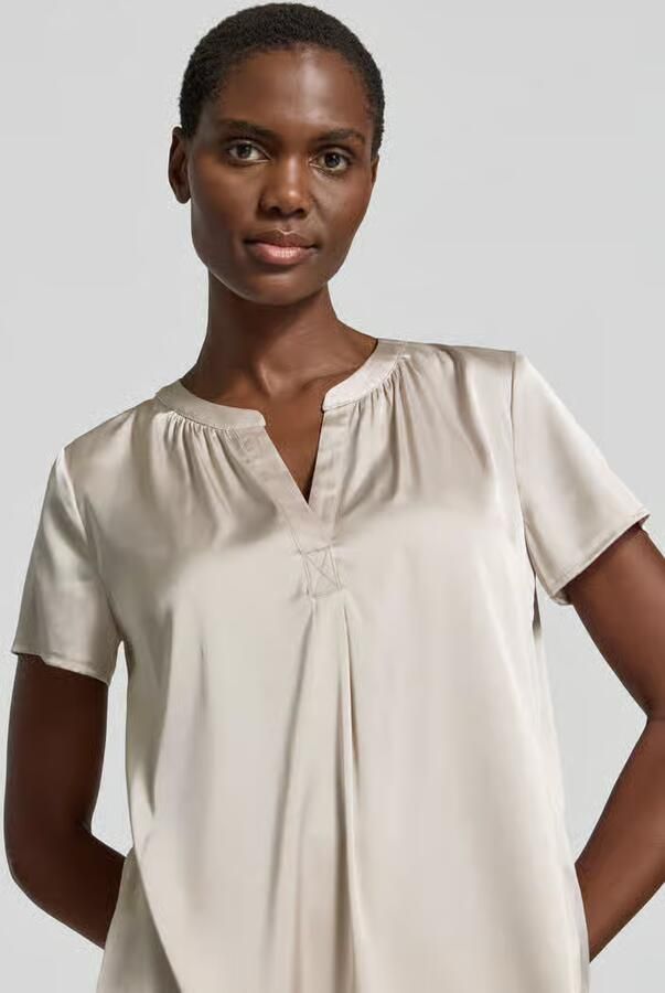 Betty Barclay Blouseshirt van satijn met V-hals