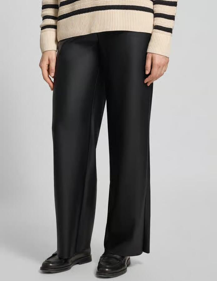 Betty Barclay Broek in leerlook met paspelzakken aan de achterkant - Foto 2