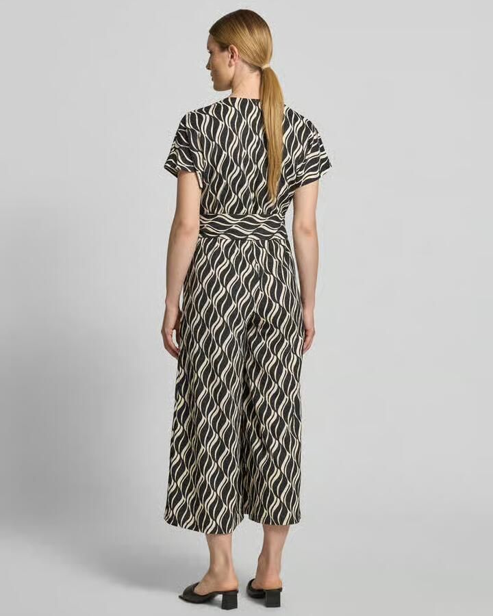 Betty Barclay Jumpsuit in all-over look met V-hals - Foto 3