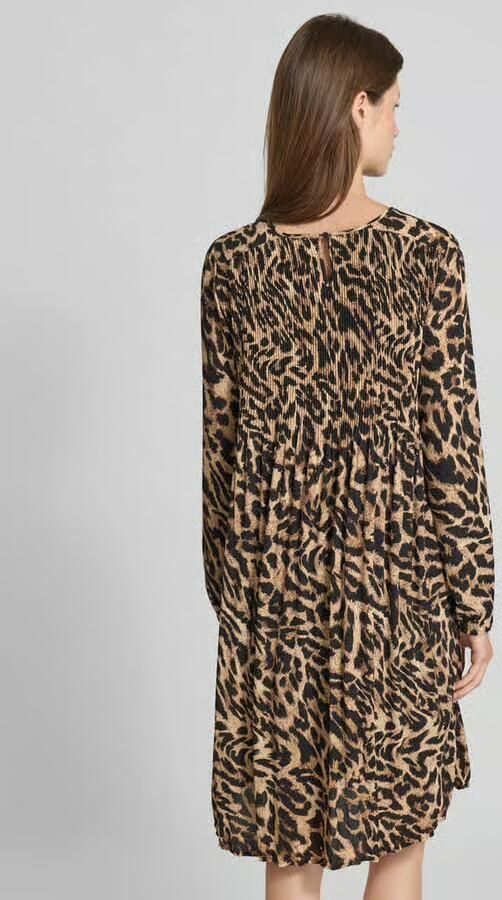 Betty Barclay Knielange jurk met ronde hals en smokdetails