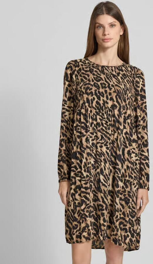 Betty Barclay Knielange jurk met ronde hals en smokdetails - Foto 2