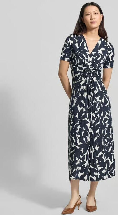 Betty Barclay midi-jurk met knoopdetail en V-hals - Foto 3