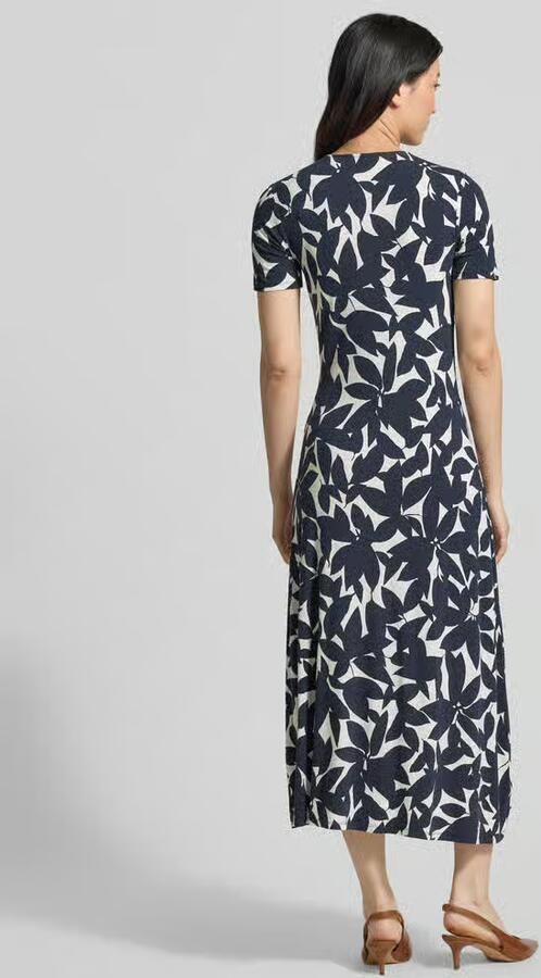 Betty Barclay midi-jurk met knoopdetail en V-hals - Foto 2