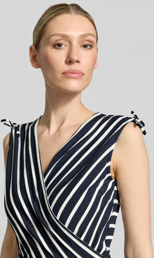 Betty Barclay midi-jurk van viscosemix met V-hals