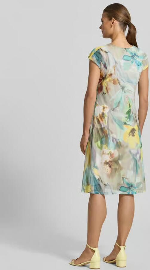 Betty Barclay mini-jurk met V-hals en knoopdetail