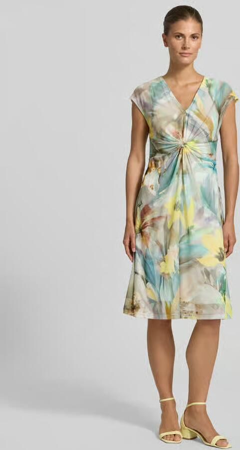 Betty Barclay mini-jurk met V-hals en knoopdetail - Foto 3