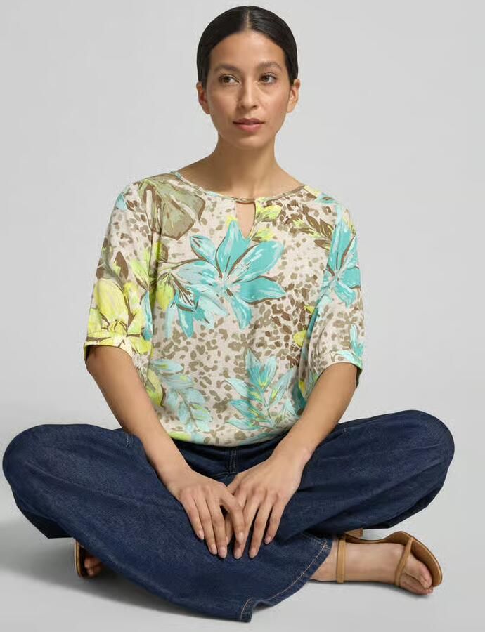 Betty Barclay relaxed fit blouseshirt van viscose met druppelvormige hals